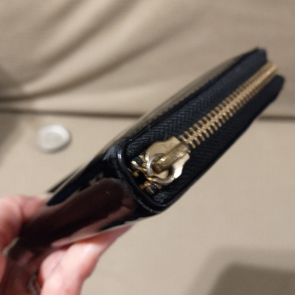 Tory Burch Patent Leather Wallet Black - Picture 12 of 13